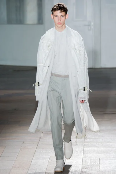 Look 1